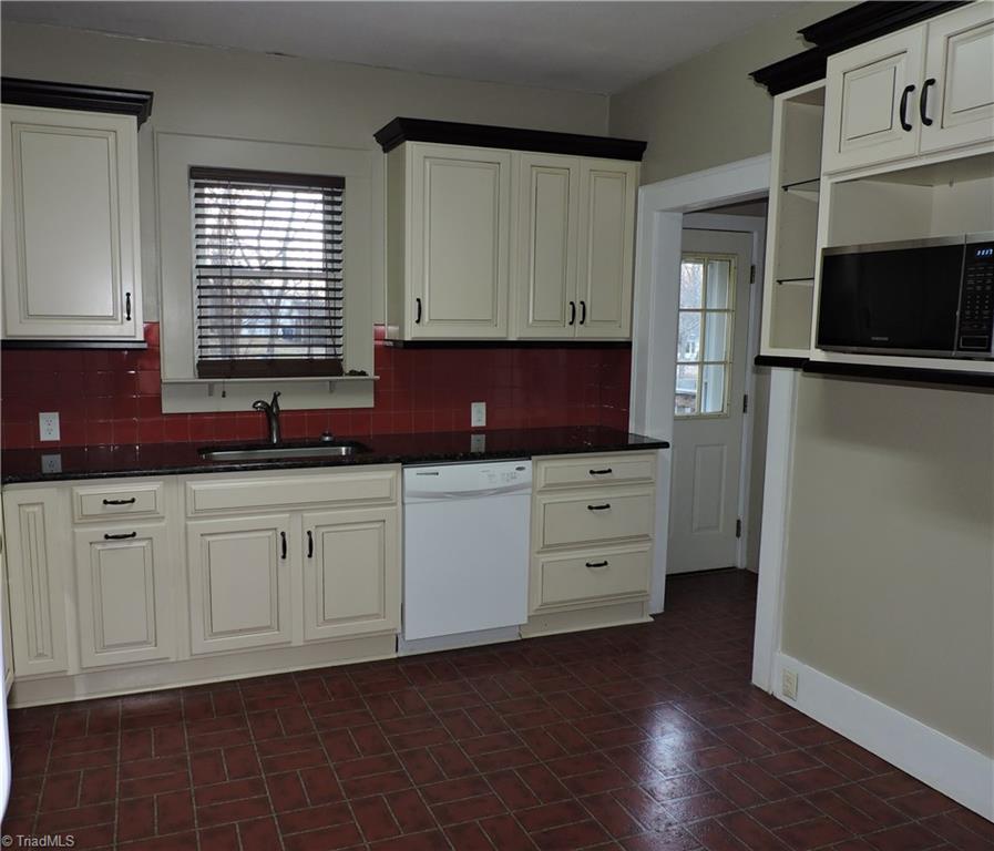 127 Country Club Road Mount Airy, NC 27030 - Photo 14 of 30 Gallery Image 14