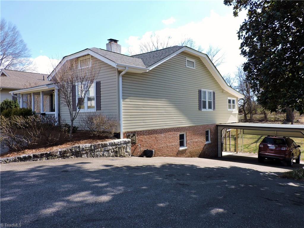 127 Country Club Road Mount Airy, NC 27030 - Photo 3 of 30 Gallery Image 3