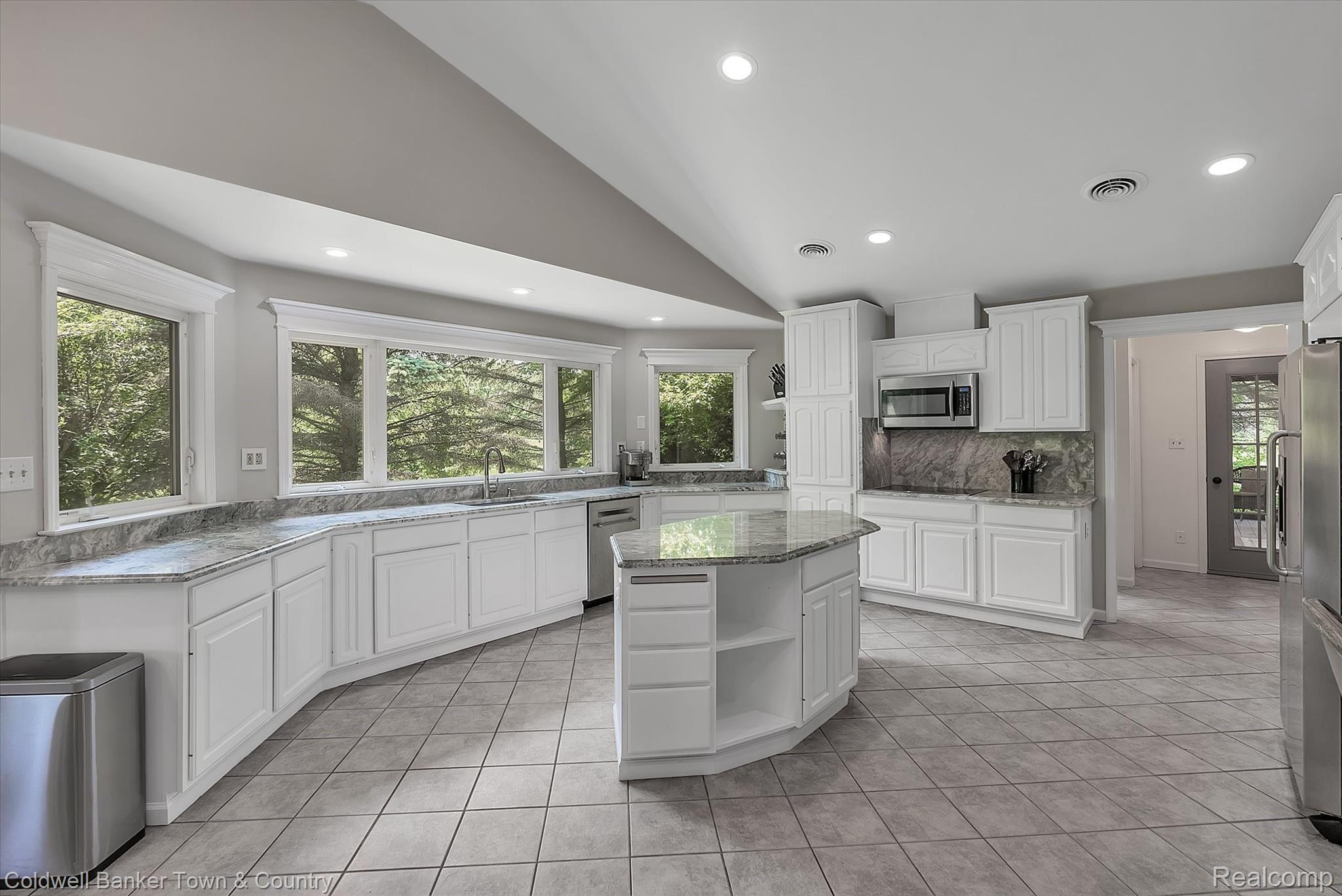 5431 Evans Road Holly, MI 48442 - Photo 11 of 81 Large Kitchen with Light in abundance!