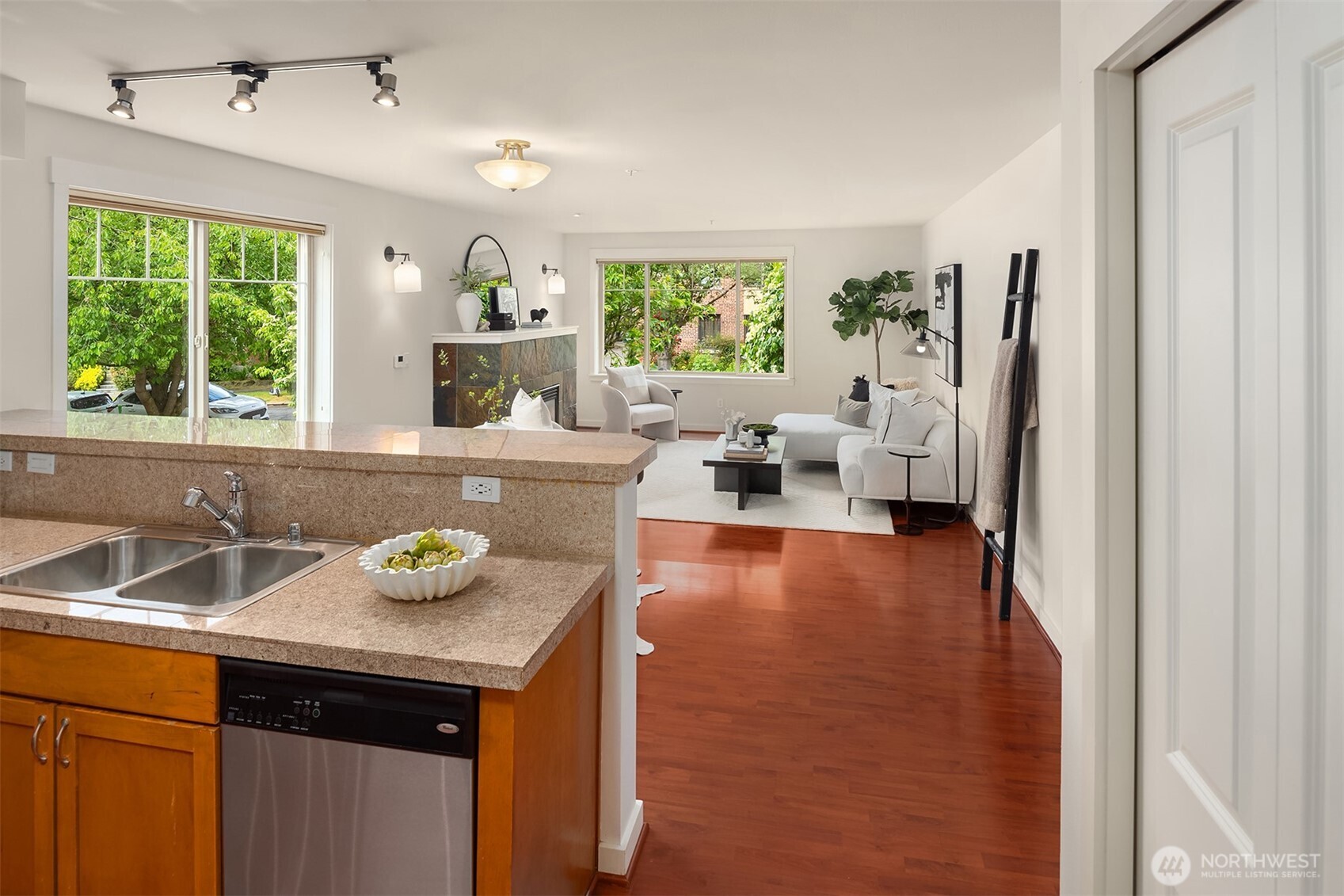 1621 East Spring Street, Unit 1A Seattle, WA 98122 - Photo 8 of 17