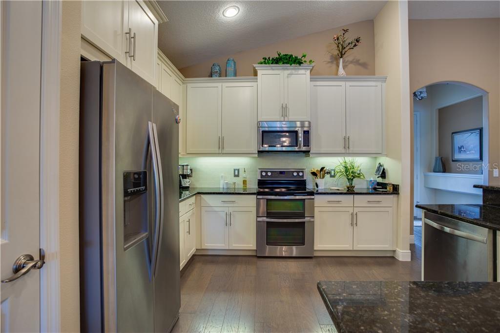 7917 Rio Bella Place University Park, FL 34201 - Photo 17 of 43 Gallery Image 17