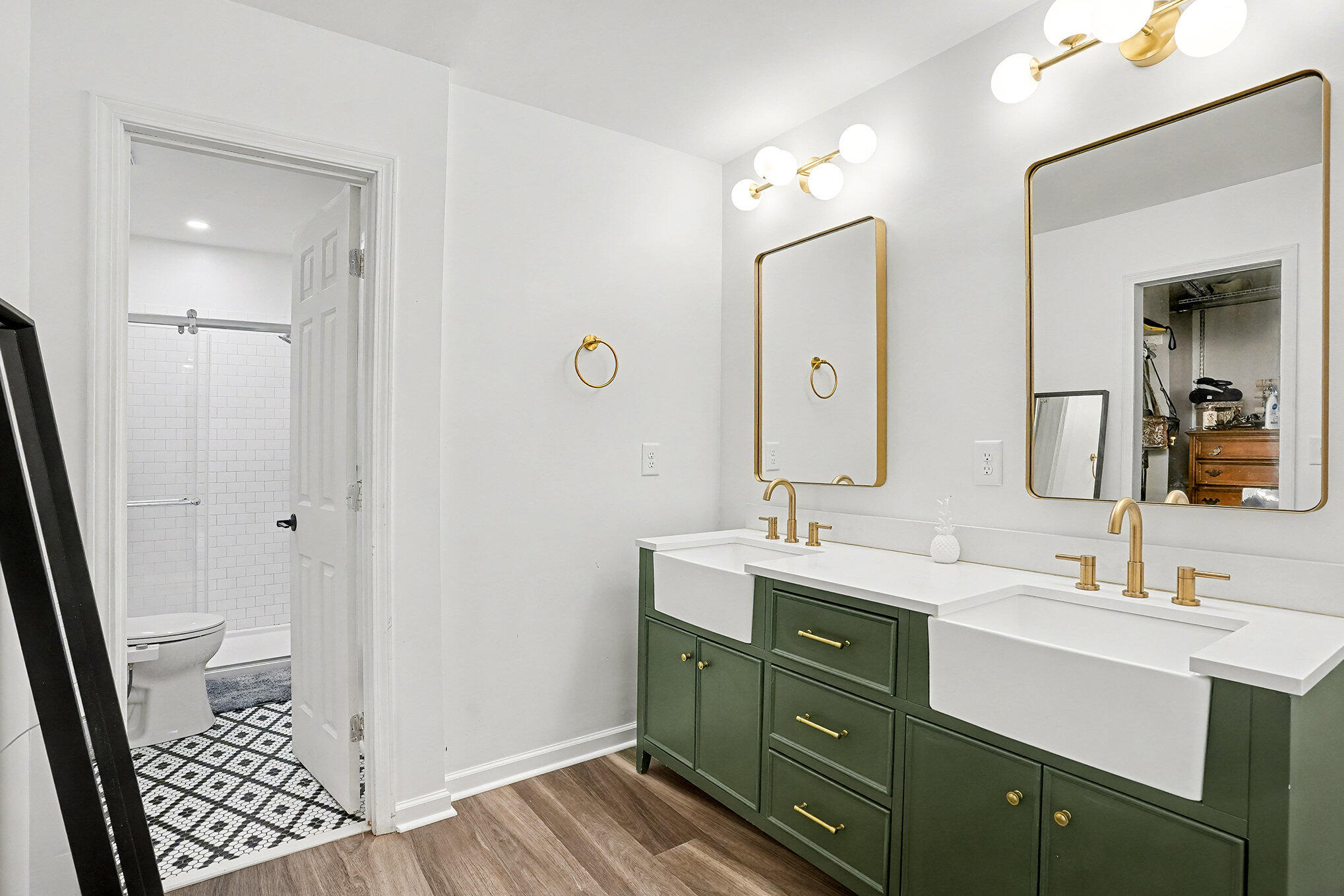 1092 Stonehenge Drive Hanahan, SC 29410 - Photo 16 of 34 1092 Stonehenge Owner's Bathroom