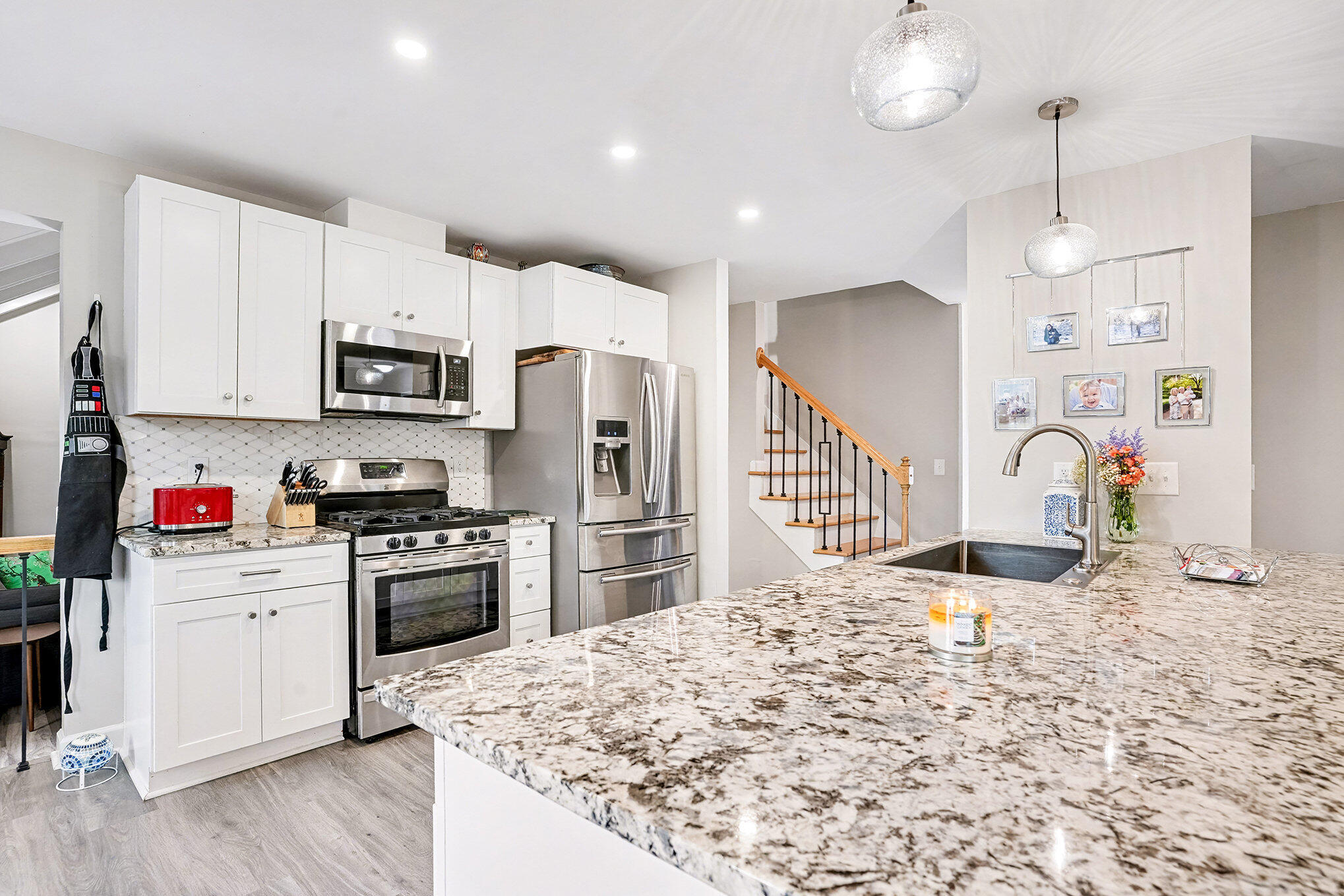 1092 Stonehenge Drive Hanahan, SC 29410 - Photo 10 of 34 1092 Stonehenge Kitchen