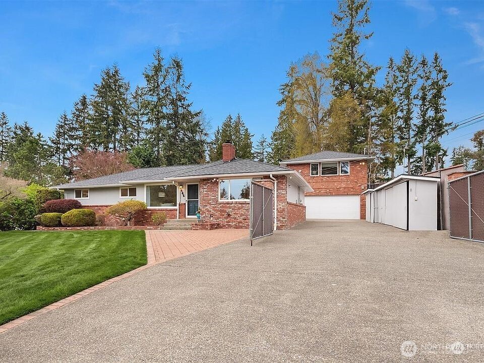 405 240th Street Southwest Bothell, WA 98021 - Photo 17 of 29 front view of a house with a yard