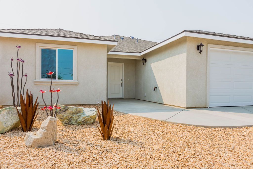 1033 West Langley Avenue Ridgecrest, CA 93555 - Photo 3 of 33 Gallery Image 3
