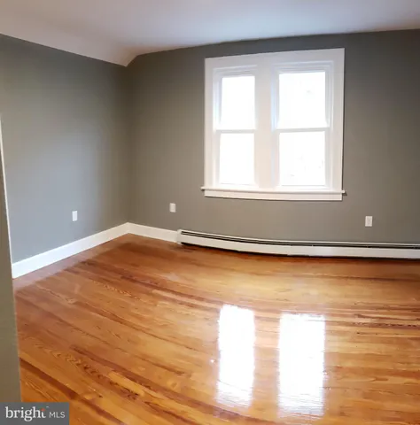 a view of empty room with window