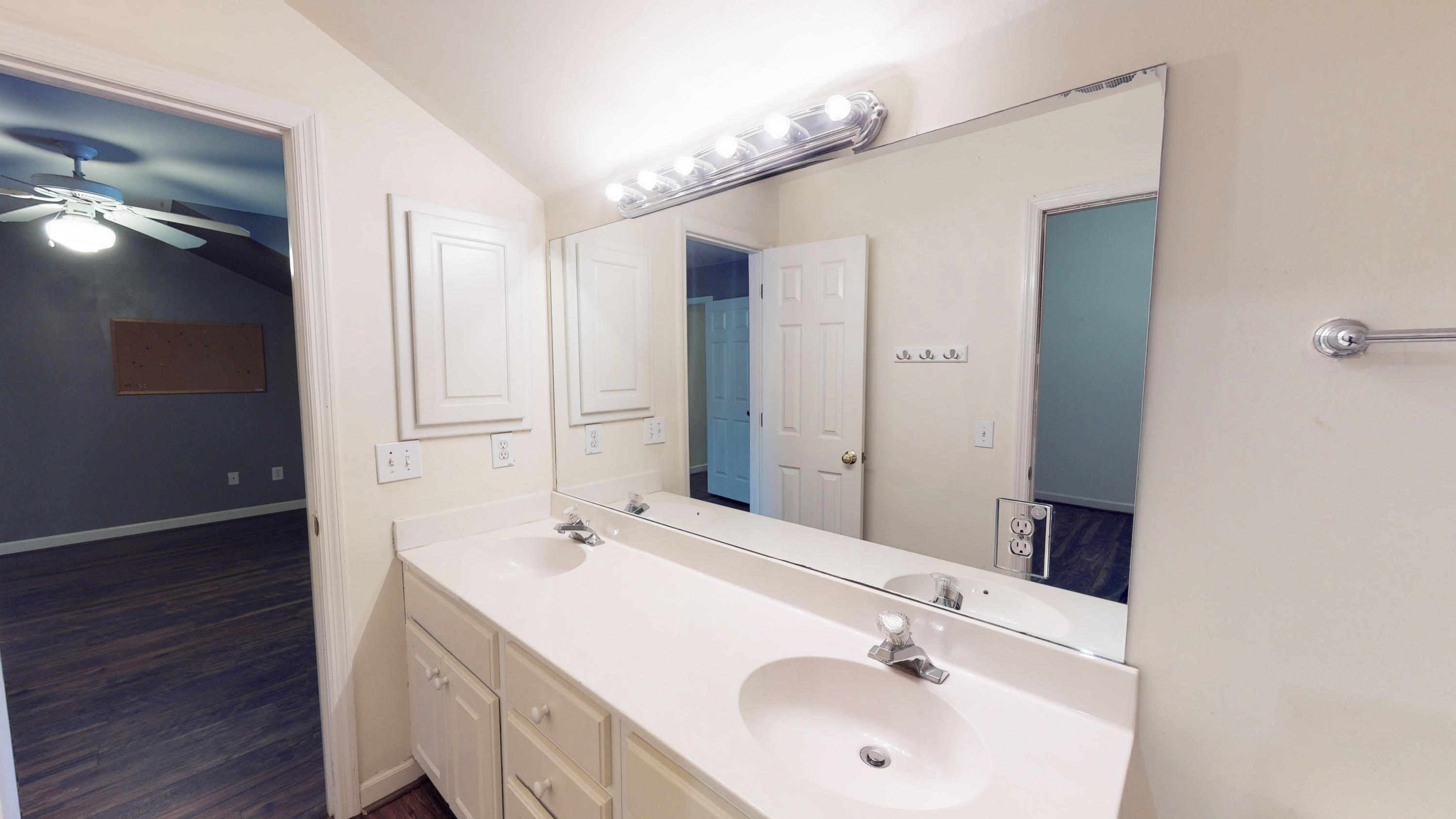 4020 Plantation House Road Summerville, SC 29485 - Photo 12 of 60 FROG FULL BATH
