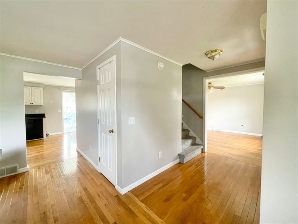 6439 Sharon Drive Sennett, NY 13021 - Photo 4 of 39 Entry
