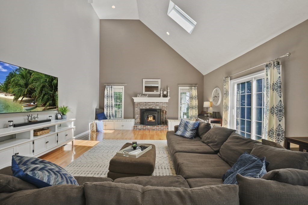 7 Hilltop Drive Douglas, MA 01516 - Photo 18 of 42