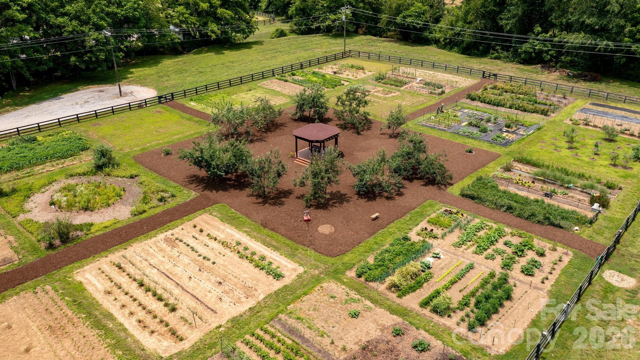 4420 Walnut Ridge Drive Lenoir, NC 28645 - Photo 5 of 32