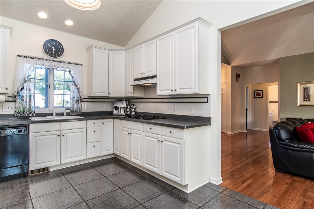 75 Karrat Drive Irondequoit, NY 14622 - Photo 13 of 43