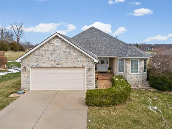 $399,000 | 202 Prairie Rose Circle, Smithville, MO 64089
