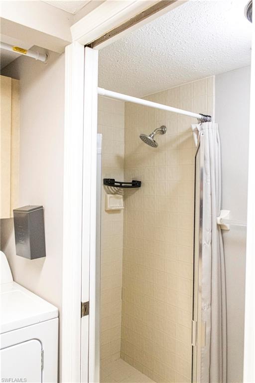 707 Hoover Dike Road Clewiston, FL 33440 - Photo 16 of 39 a bathroom with a shower and a mirror