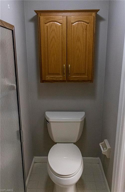 707 Hoover Dike Road Clewiston, FL 33440 - Photo 18 of 39 a bathroom with a toilet and a sink