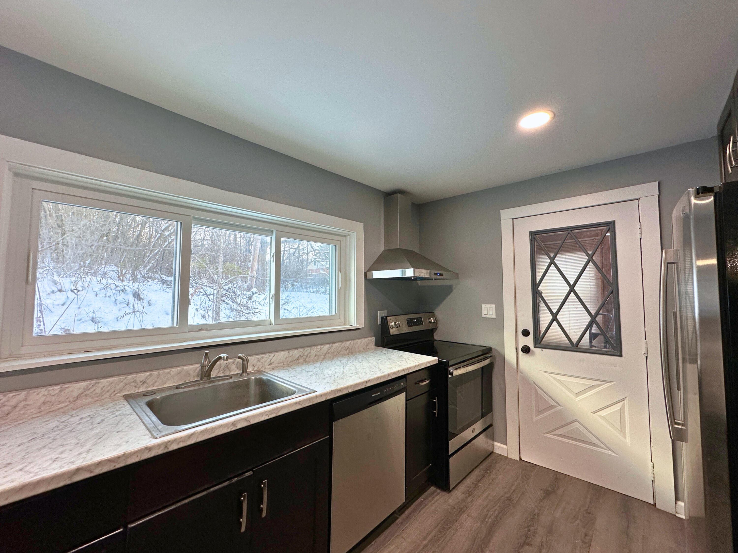 2770 South Wagner Road Ann Arbor, MI 48103 - Photo 39 of 103 Kit pssthr to windows range adj