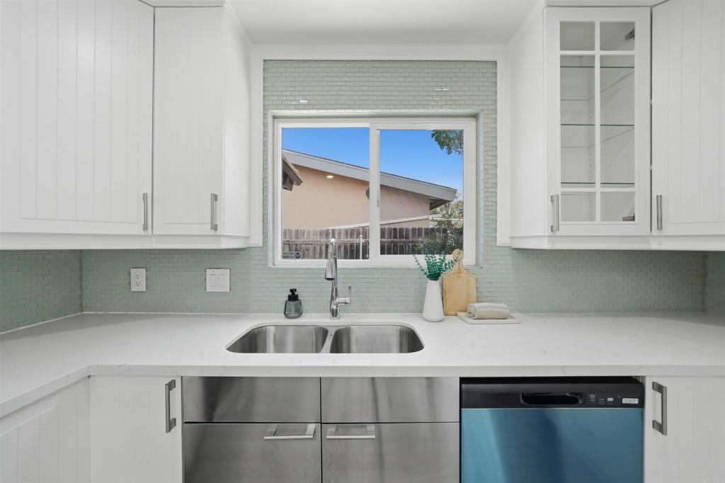 13641 Carriage Road Poway, CA 92064 - Photo 13 of 38