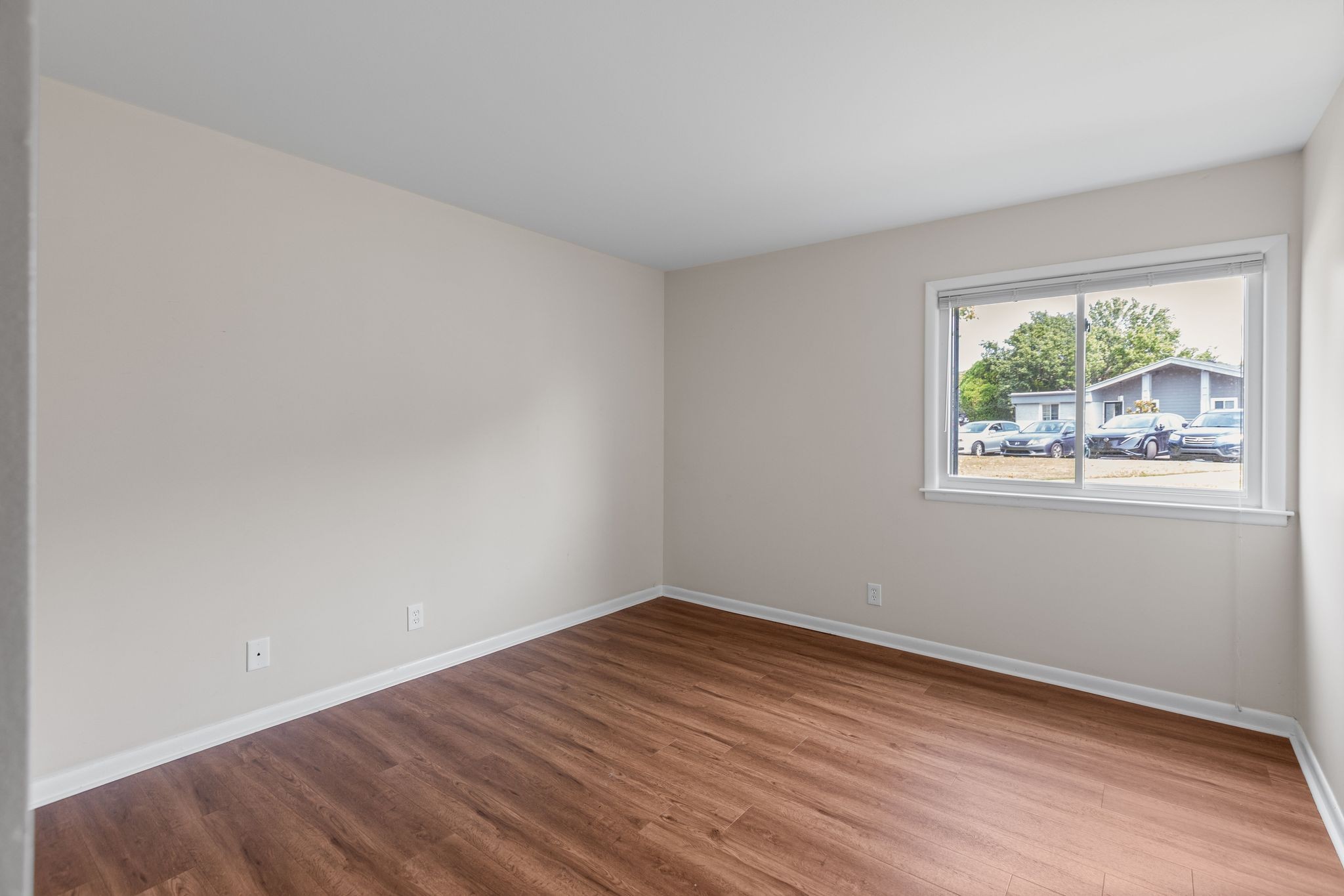 1900 Richard Jones Road, Unit R1 Nashville, TN 37215 - Photo 21 of 29 a view of an empty room with wooden floor and a window