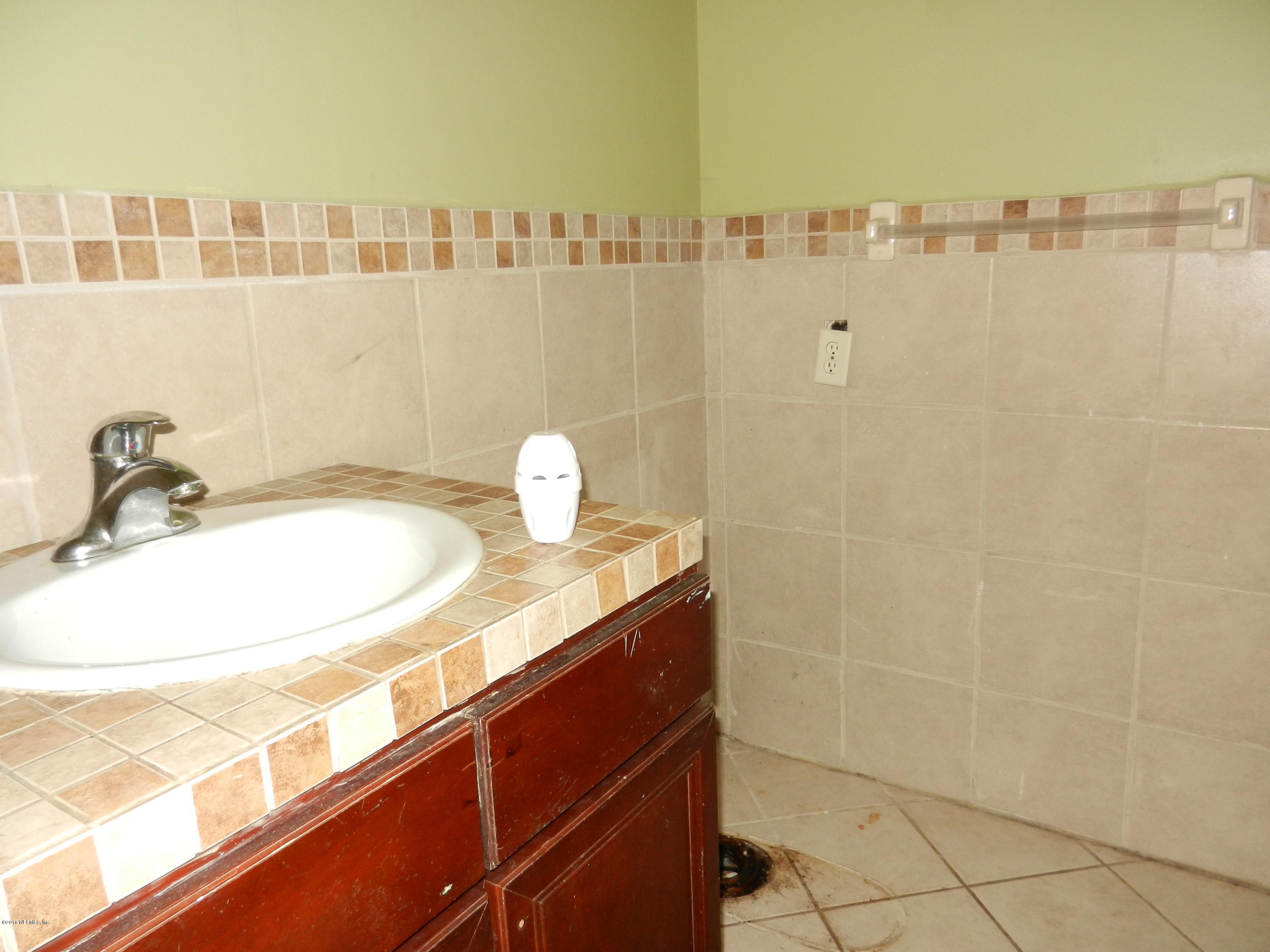 54537 Marlee Road Callahan, FL 32011 - Photo 7 of 17 a bathroom with a sink a toilet and shower