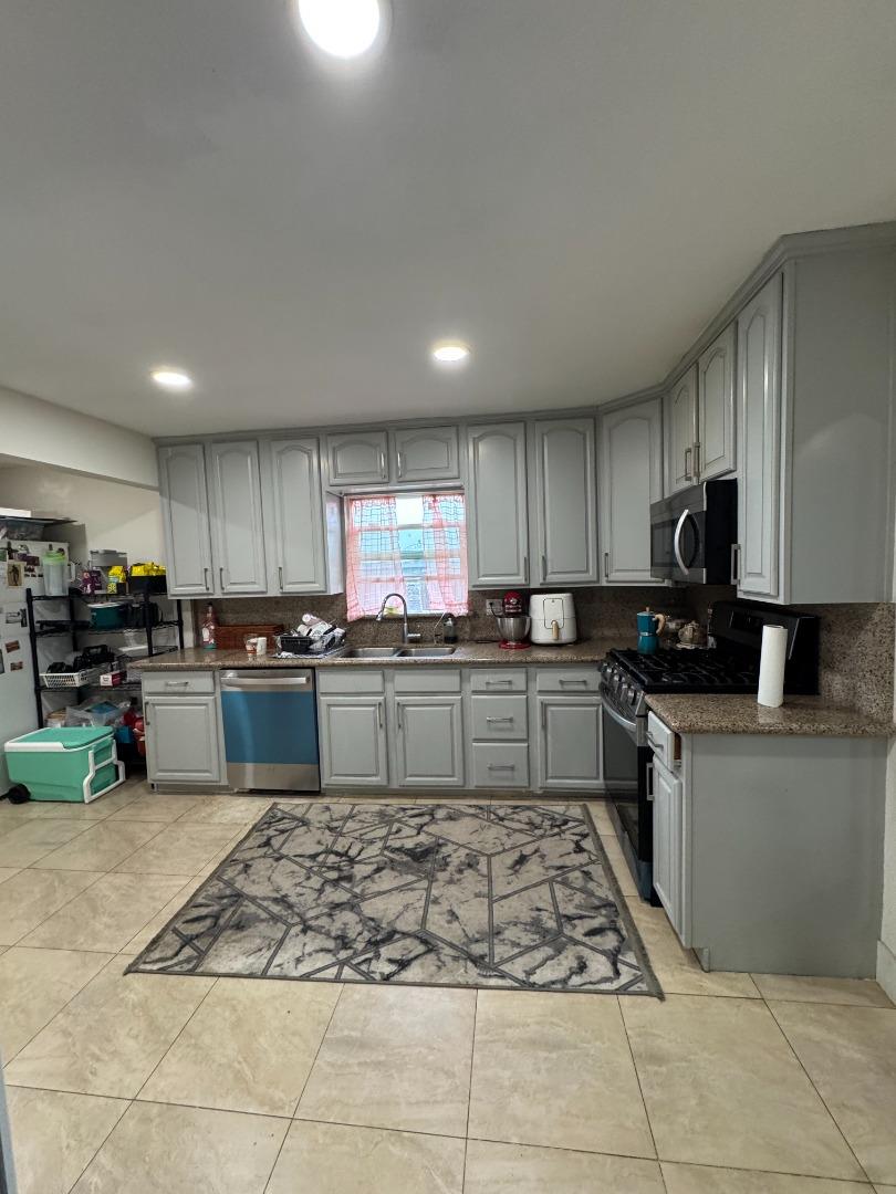 2712 Ferguson Road Gilroy, CA 95020 - Photo 38 of 60 a kitchen with stainless steel appliances granite countertop a stove a sink and a microwave