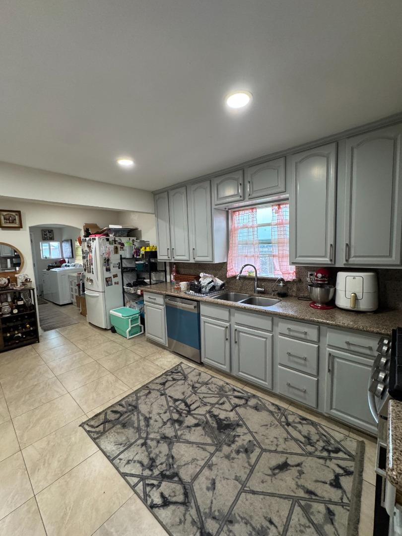 2712 Ferguson Road Gilroy, CA 95020 - Photo 39 of 60 a kitchen with stainless steel appliances granite countertop a sink and cabinets