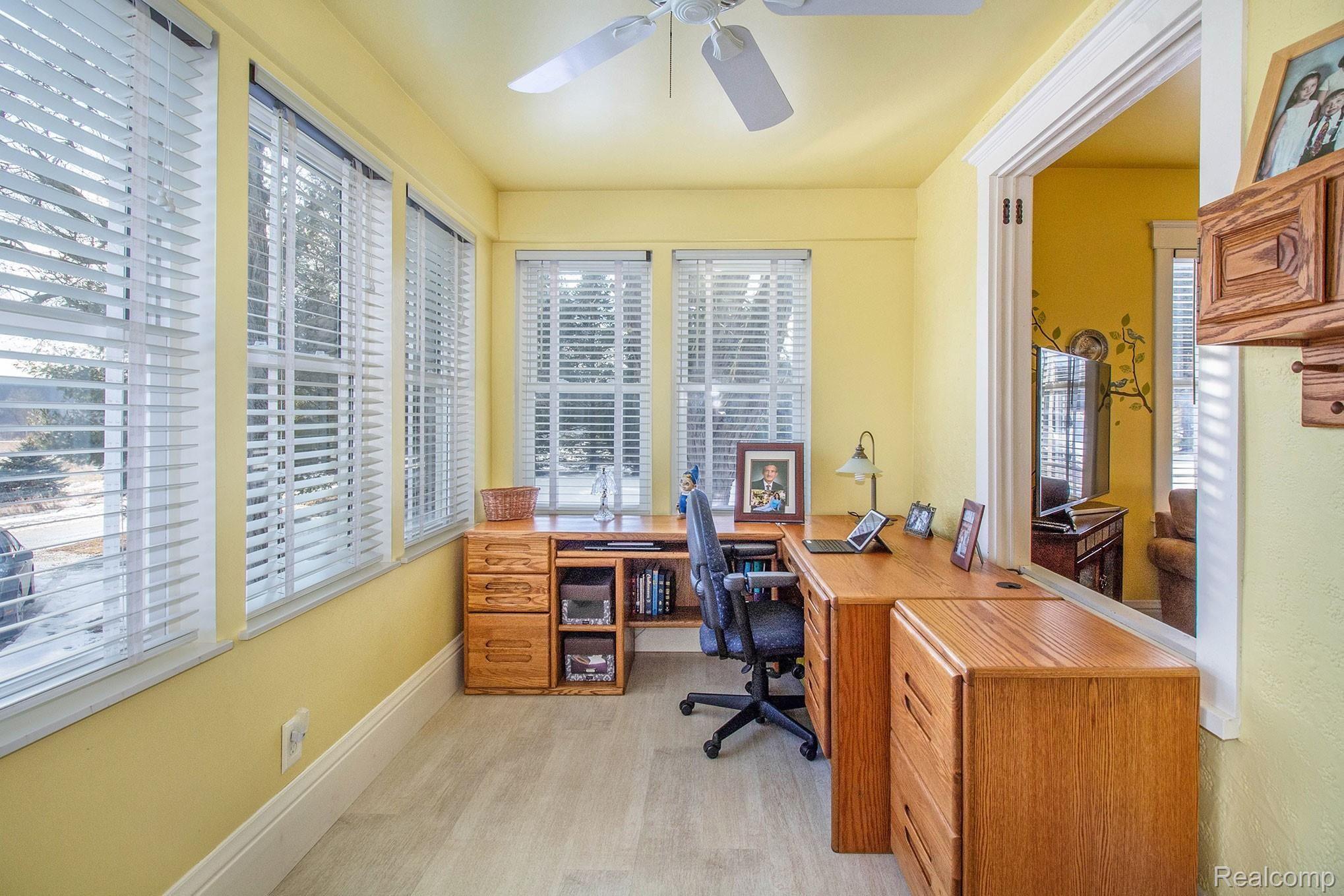 2107 Lannen Road Howell, MI 48855 - Photo 14 of 32 13 Full Season Sun Porch v3.jpg