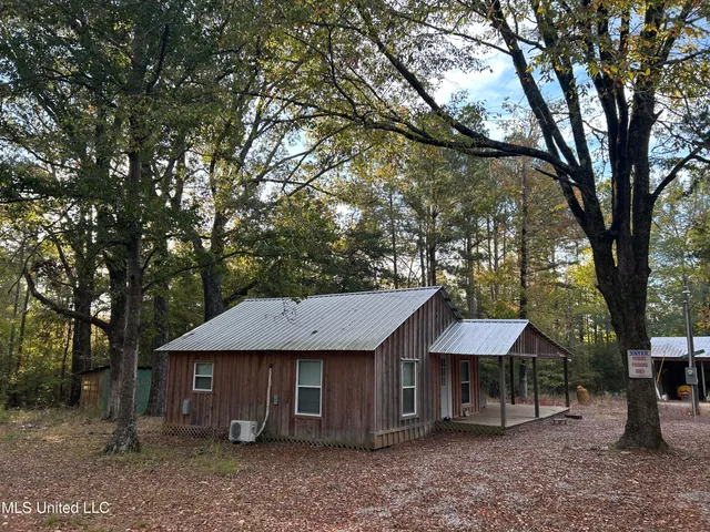 $349,900 | 2225 County Road, Kosciusko, MS 39090