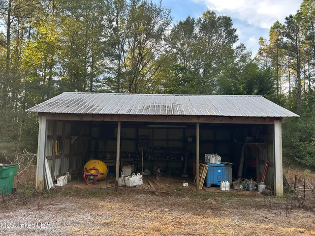 $349,900 | 2225 County Road, Kosciusko, MS 39090