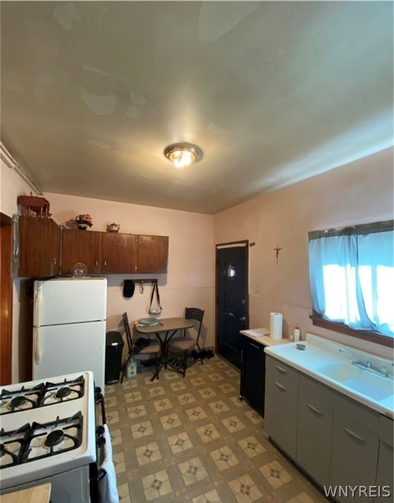1776 Clinton Street Buffalo, NY 14206 - Photo 11 of 36