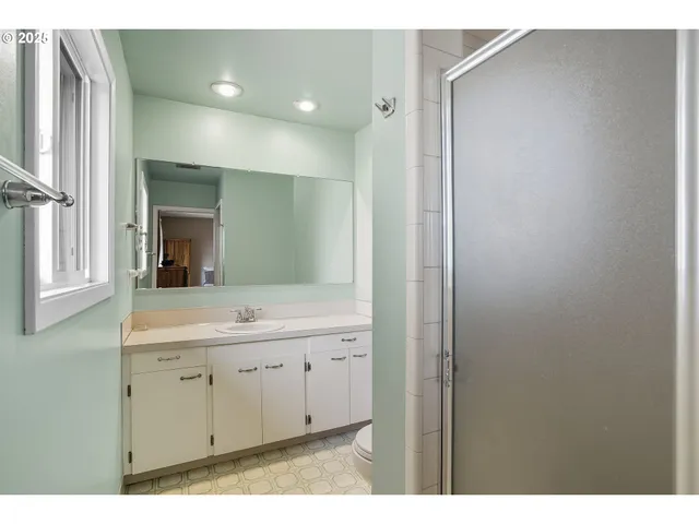 $580,000 | 15909 Northeast Morris Street, Portland, OR 97230