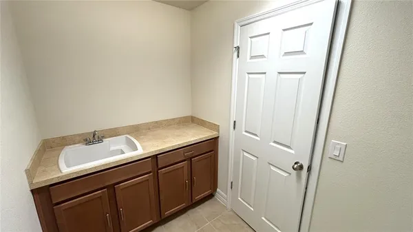 $3,400 | 5217 Dove Tree Street, Orlando, FL 32811