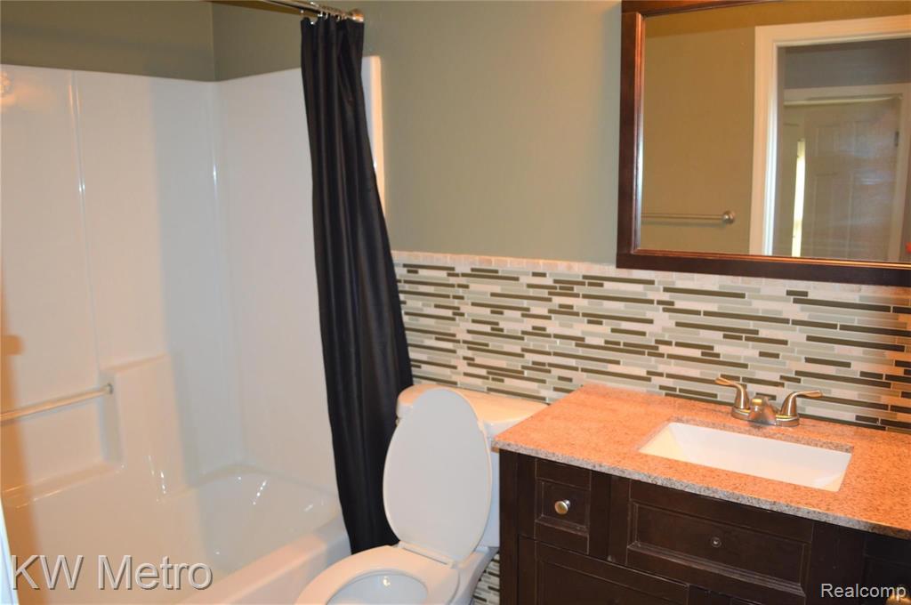 26827 Antique Road Woodhaven, MI 48183 - Photo 14 of 26