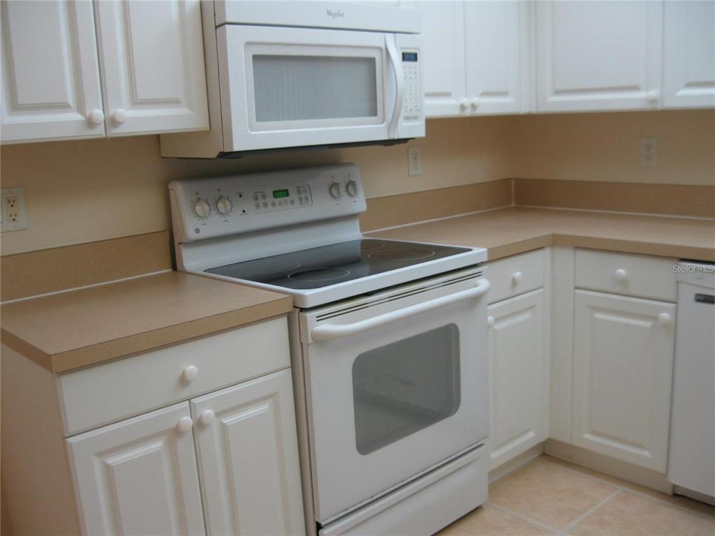 6405 Bay Cedar Lane, Unit 26 Bradenton, FL 34203 - Photo 6 of 19 a utility room with dryer and washer