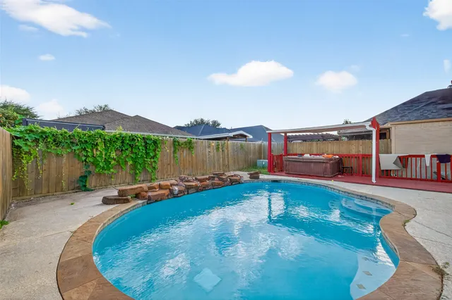 $2,250 | 12731 Heather Landing Lane, Houston, TX 77072