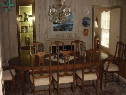 41 Stonehurst Road Grosse Pointe, MI 48236 - Photo 10 of 12 932135-9.JPG