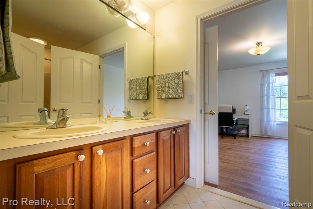 607 Bliss Drive Rochester Hills, MI 48307 - Photo 22 of 40