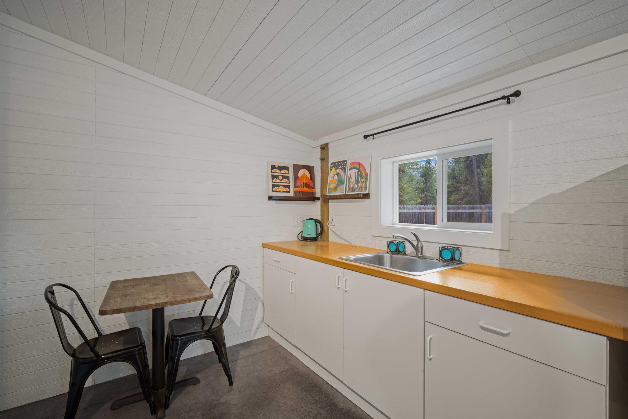 55965 Blue Eagle Road Bend, OR 97707 - Photo 30 of 44 Flex Space/Kitchenette