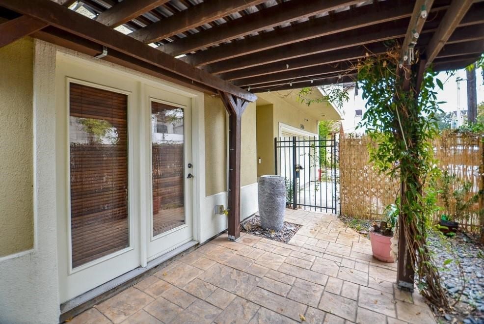 5416 Rose Street Houston, TX 77007 - Photo 2 of 19 Covered front porch ideal for enjoying quiet moments