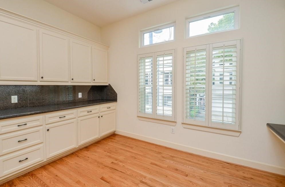 5416 Rose Street Houston, TX 77007 - Photo 9 of 19 Kitchen features windows with stylish shutters.