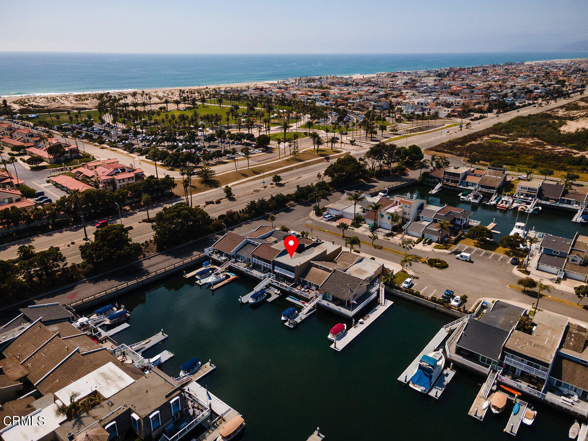 4612 Falkirk Bay Oxnard, CA 93035 - Photo 37 of 39 an aerial view of residential houses with city view