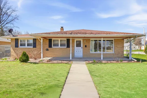 $260,000 | 831 North Danz Avenue, Green Bay, WI 54302