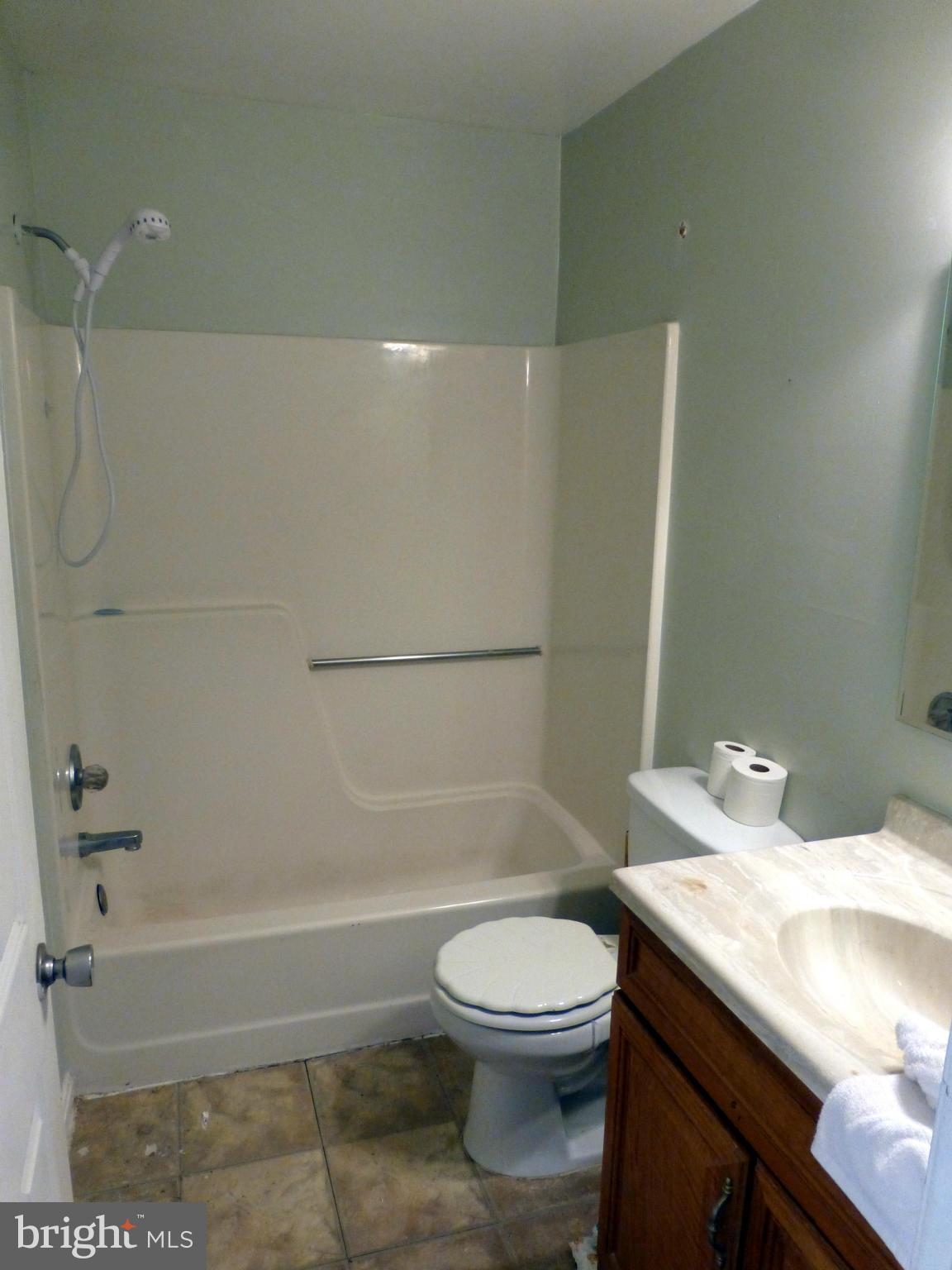 295 Whitaker Road Pasadena, MD 21122 - Photo 13 of 20 Bath