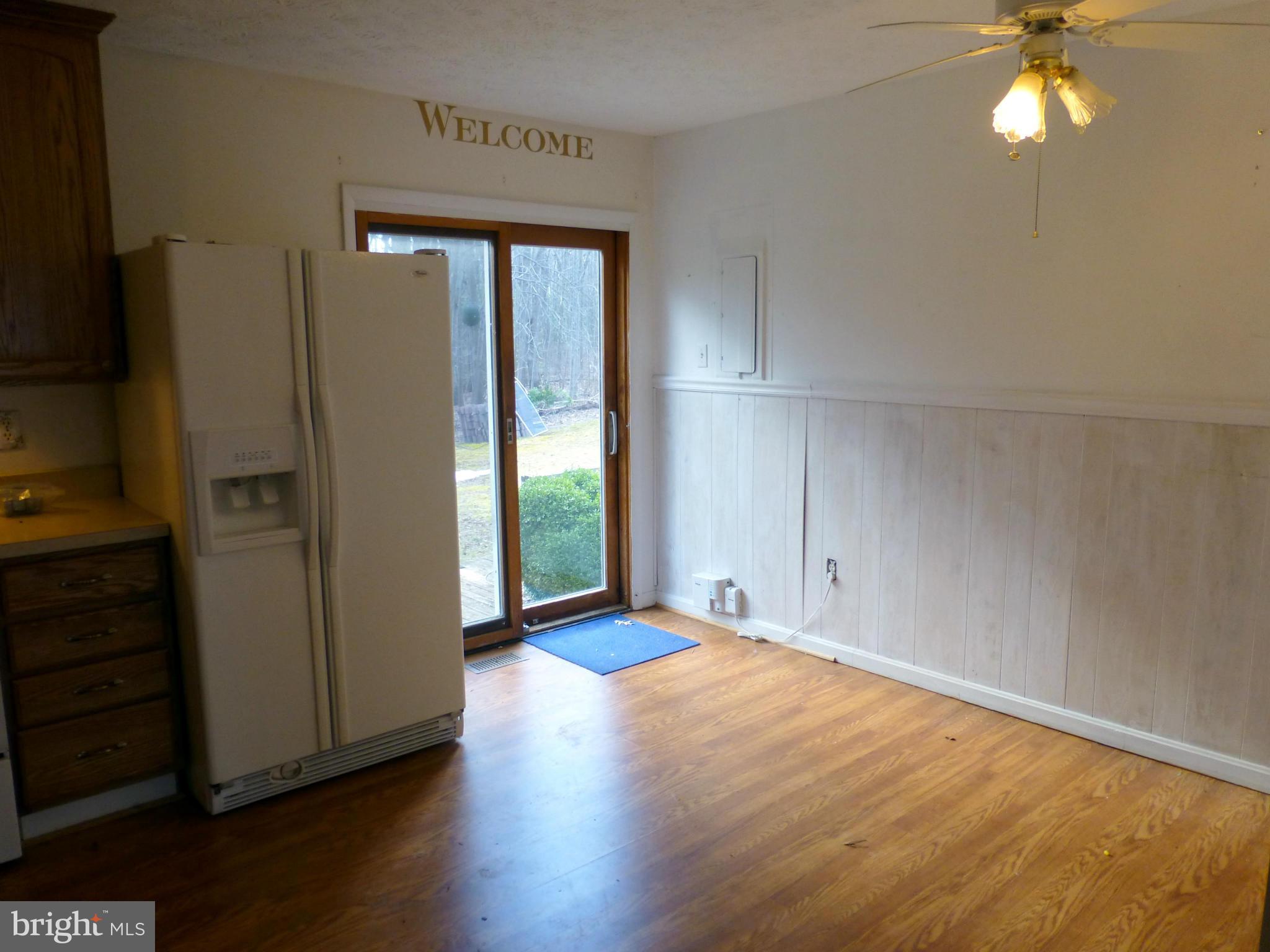 295 Whitaker Road Pasadena, MD 21122 - Photo 8 of 20 SPACE FOR DINING TABLE