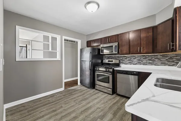 $2,500 | 815 West 187th Street, Glenwood, IL 60425