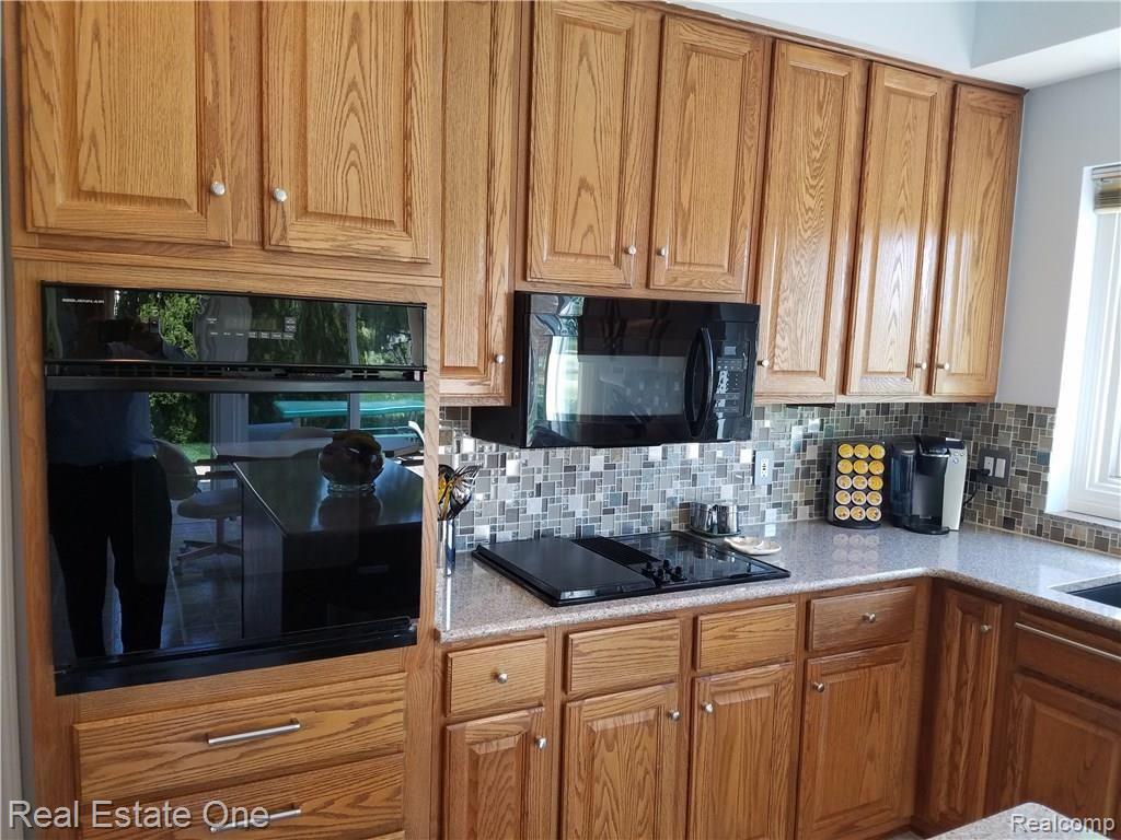 46527 Mornington Road Canton, MI 48188 - Photo 24 of 49 20170513_114156.jpg