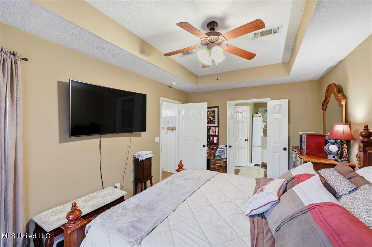 127 Torrence Cove Byram, MS 39272 - Photo 15 of 27 15-127 Torrence Cove _ Home Tours MS