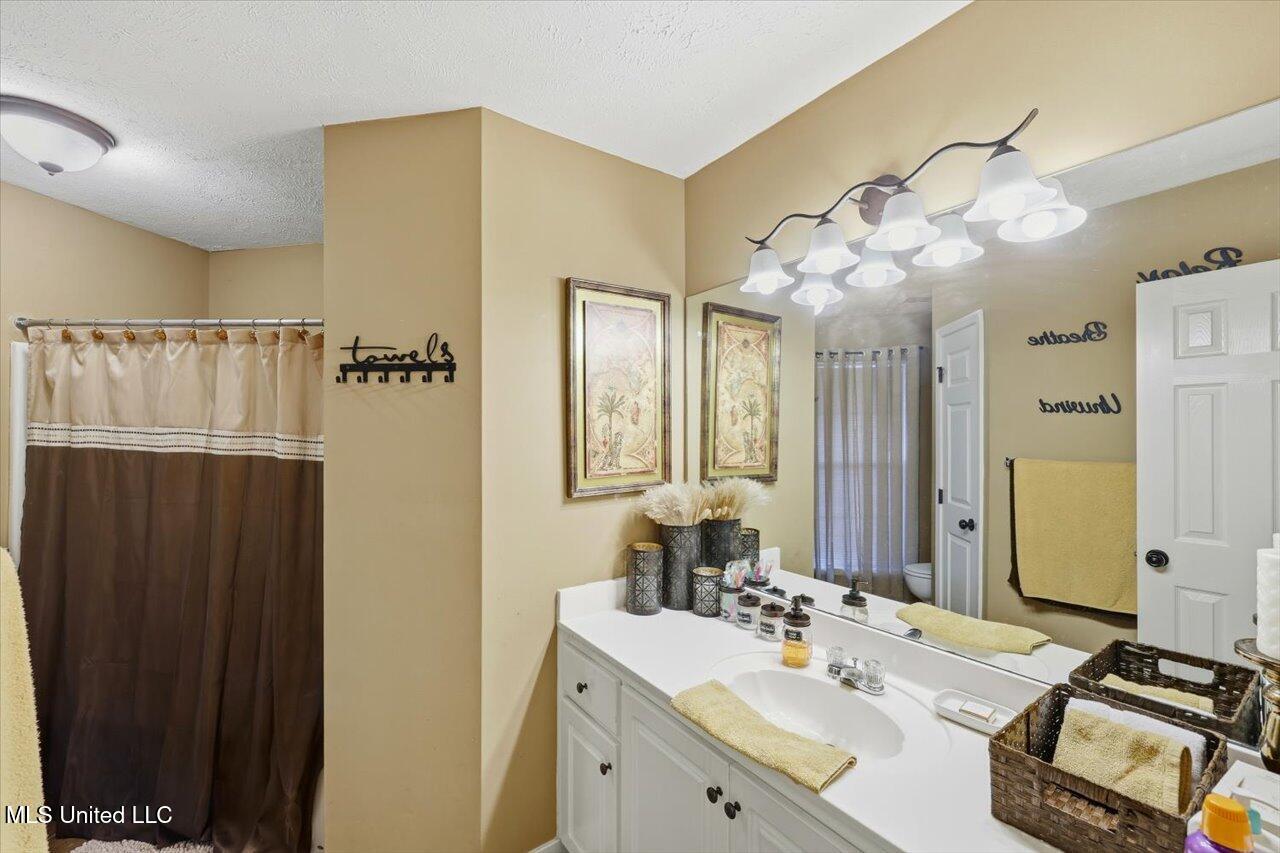 127 Torrence Cove Byram, MS 39272 - Photo 21 of 27 21-127 Torrence Cove _ Home Tours MS