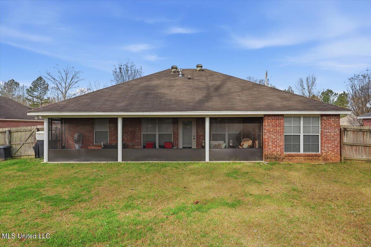 127 Torrence Cove Byram, MS 39272 - Photo 26 of 27 26-127 Torrence Cove _ Home Tours MS