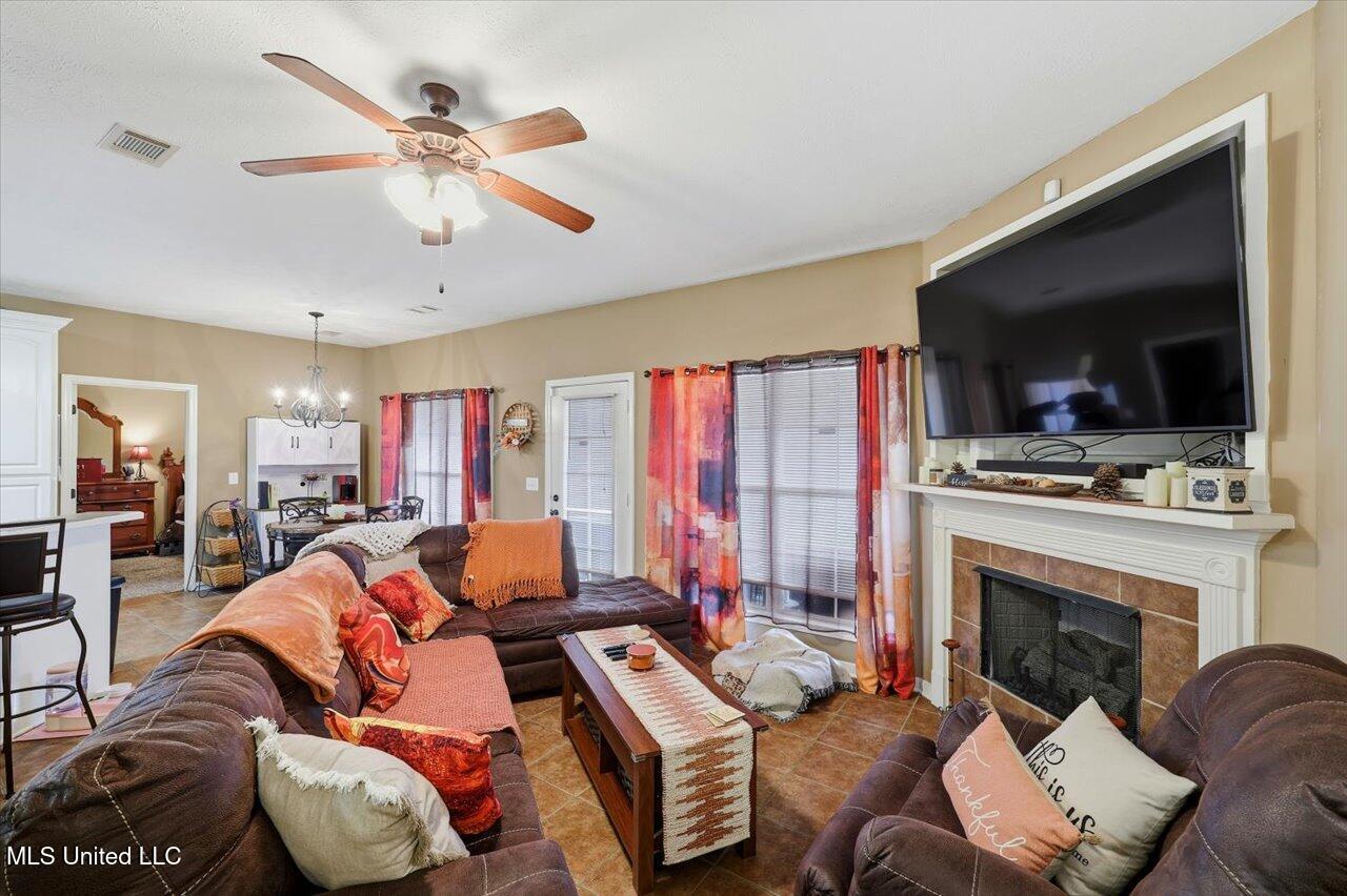 127 Torrence Cove Byram, MS 39272 - Photo 5 of 27 05-127 Torrence Cove _ Home Tours MS