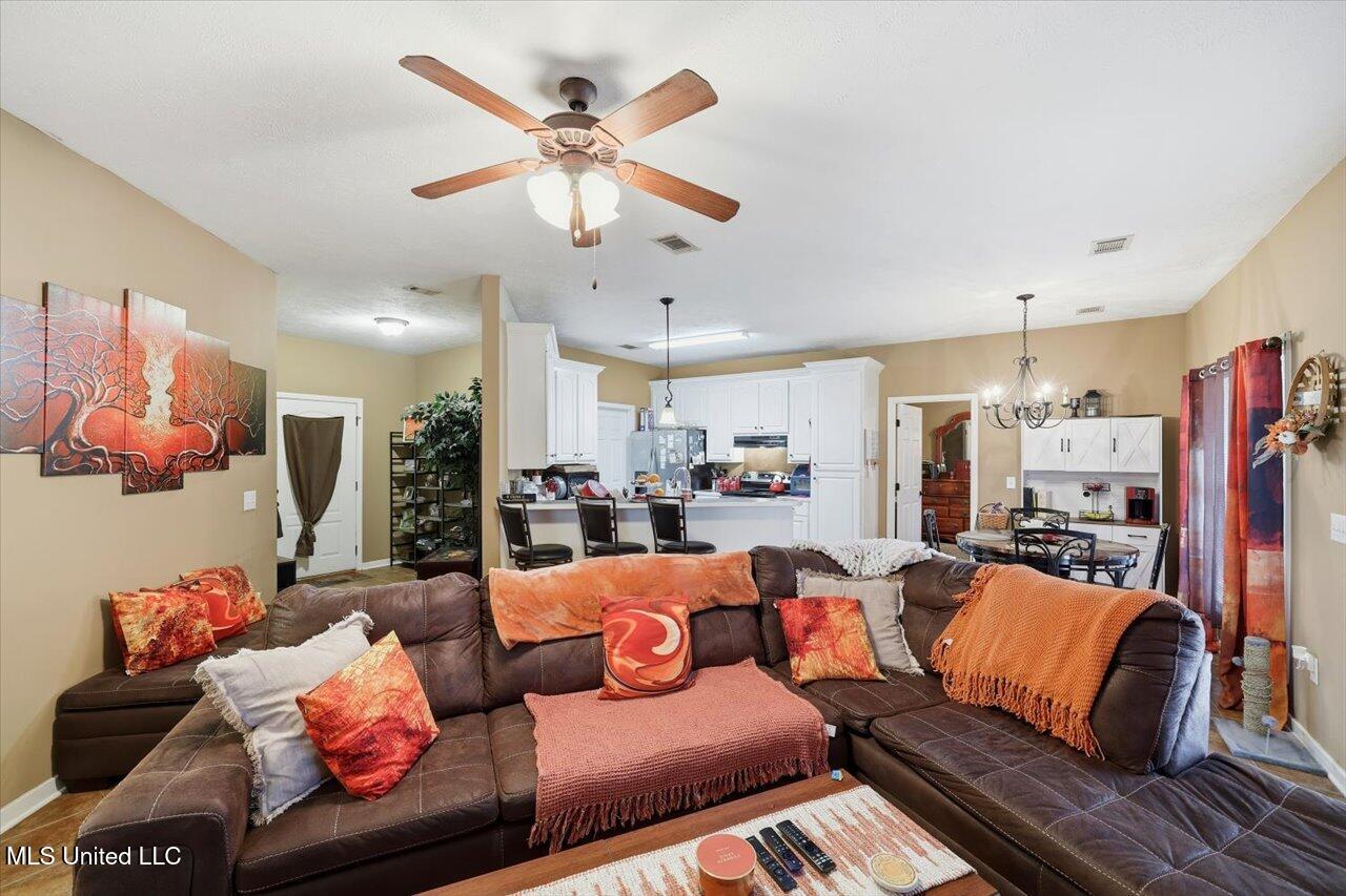 127 Torrence Cove Byram, MS 39272 - Photo 6 of 27 06-127 Torrence Cove _ Home Tours MS