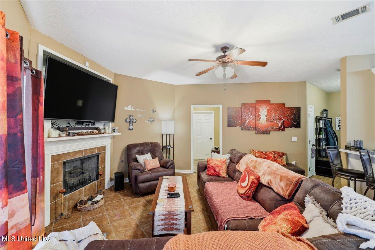 127 Torrence Cove Byram, MS 39272 - Photo 7 of 27 07-127 Torrence Cove _ Home Tours MS